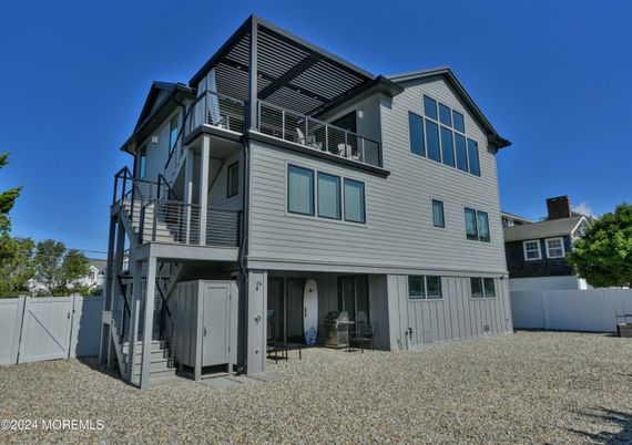 Exterior, Facade, Farmhouse
