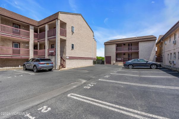 Exterior, Facade, Condo Building