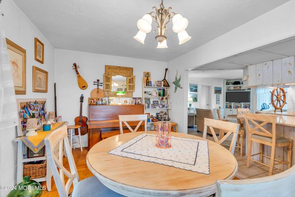 Chandelier, Dining room, Interior, Piano, Wood Texture Flooring