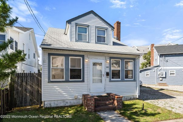 Exterior, Facade, Cape Cod