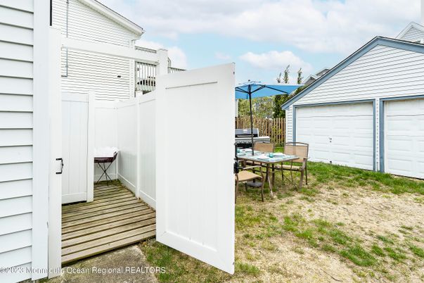 Detached Garage, Exterior
