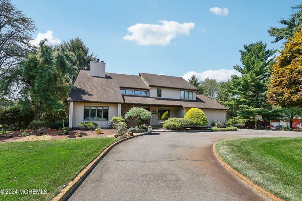 Exterior, Facade, Brick Facade, Cape Cod