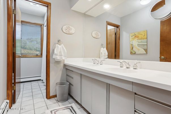 Bathroom, Interior, Recessed Lighting