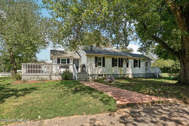Backyard, Exterior, Facade, Cape Cod