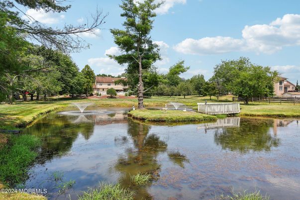 Exterior, Lake