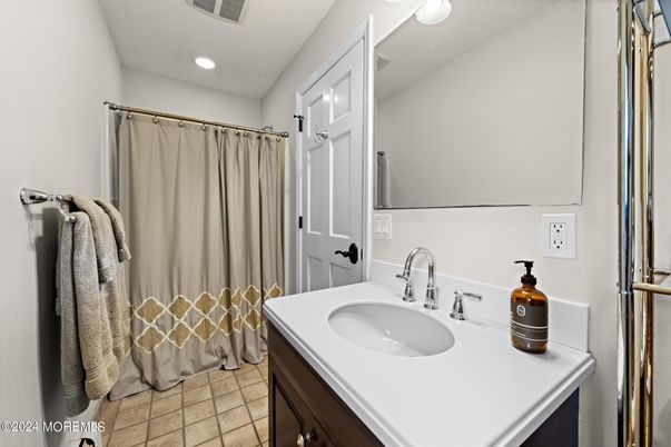 Bathroom, Interior, Recessed Lighting