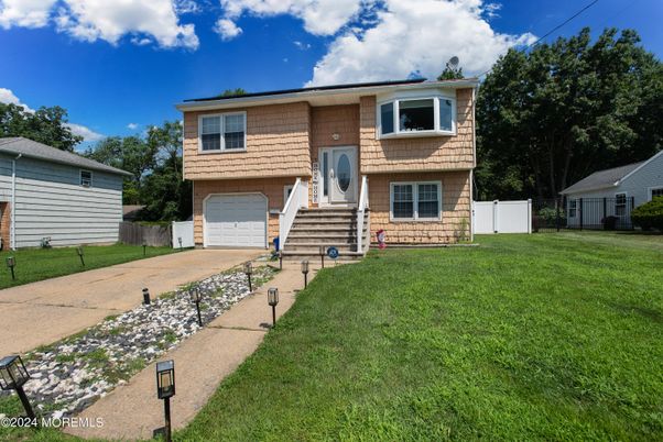 Attached, Exterior, Facade, Solar Panels, Raised Ranch
