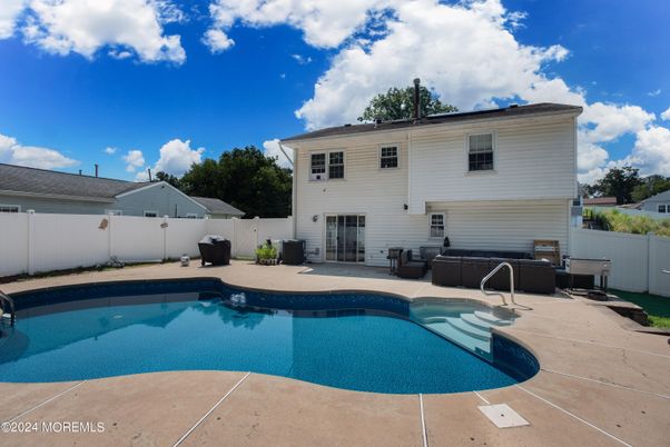 Exterior, Pool