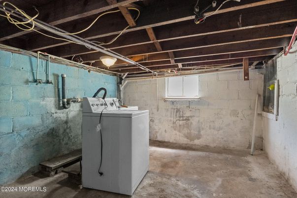 Interior, Washer, Wooden Beams