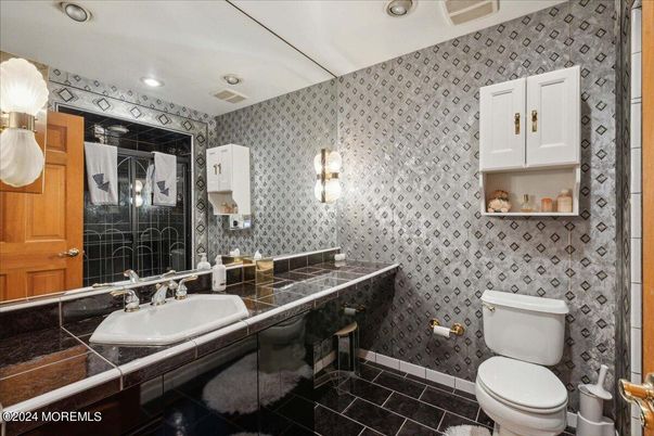 Bathroom, Interior, Recessed Lighting, Tile Countertops