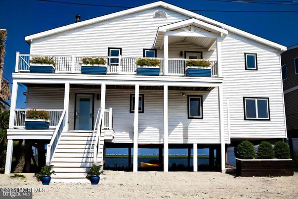Exterior, Facade, Rowhouse