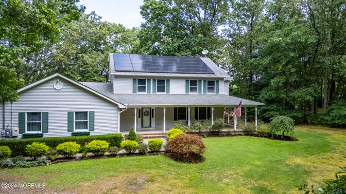 Exterior, Facade, Solar Panels, Farmhouse