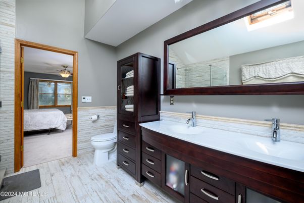 Bathroom, Bedroom, Dual Sink Vanities, Interior
