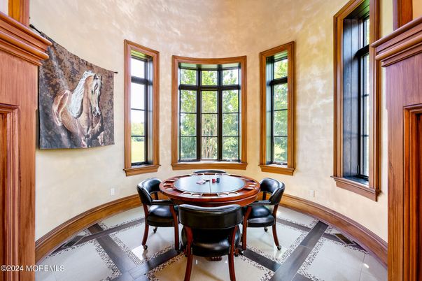 Game Room, Interior