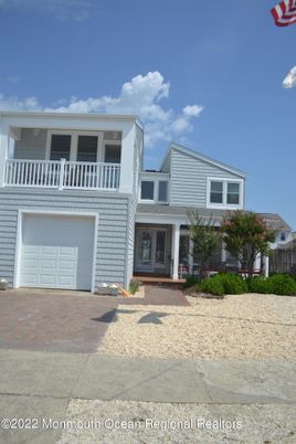 Attached, Exterior, Facade, Rowhouse