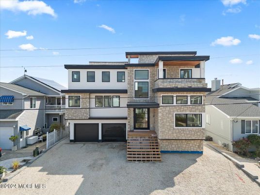 Attached, Exterior, Facade, Rowhouse