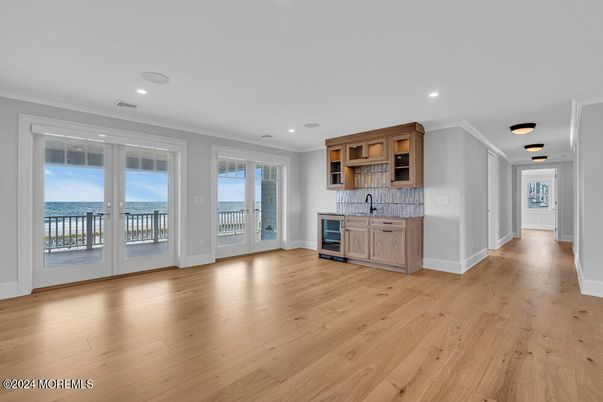 Interior, Kitchen, Recessed Lighting, Water, Wood Texture Flooring
