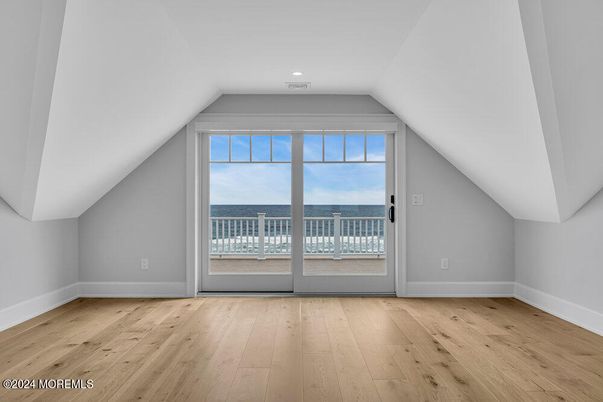 Empty room, Interior, Recessed Lighting, Water, Wood Texture Flooring