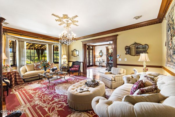 Chandelier, Interior, Living room