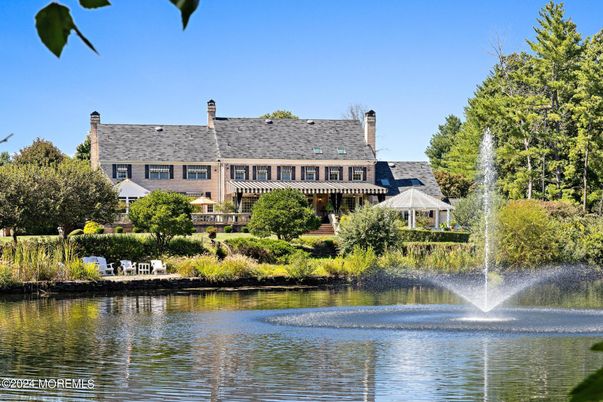 Exterior, Lake