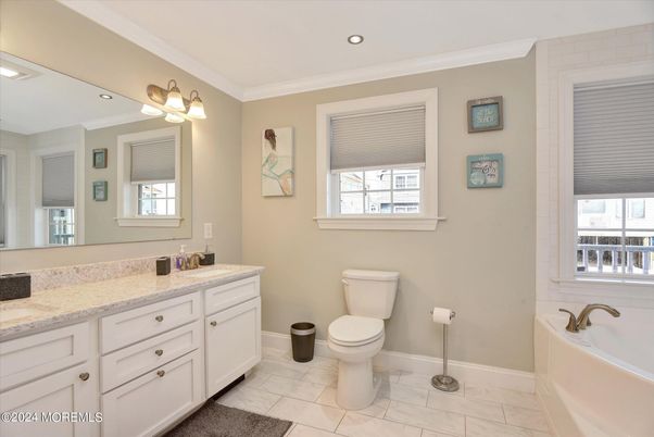 Bathroom, Interior, Recessed Lighting