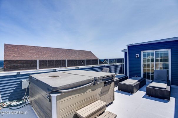 Exterior, Hot Tub