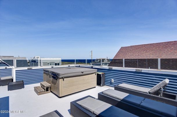 Exterior, Hot Tub