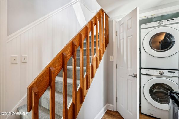 Interior, Utility Closets, Washer, Wood Texture Flooring