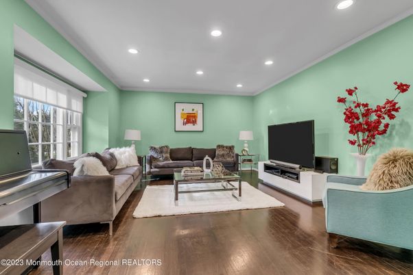 Interior, Living room, Recessed Lighting, Wood Texture Flooring