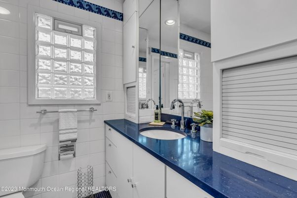 Bathroom, Interior, Recessed Lighting