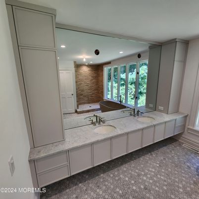 Bathroom, Dual Sink Vanities, Interior, Recessed Lighting