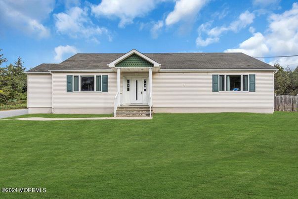 Exterior, Facade, Cape Cod