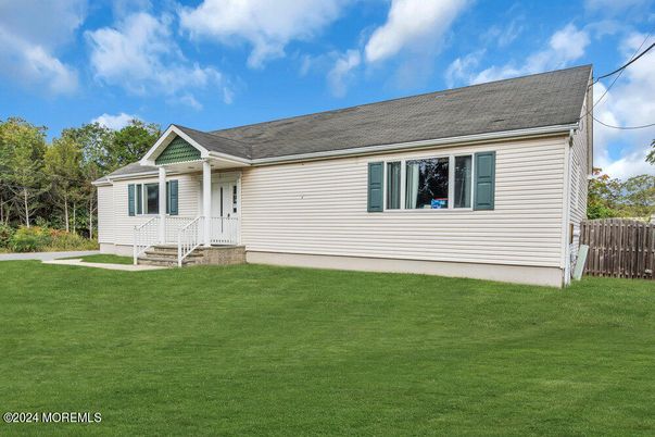 Backyard, Exterior, Facade, Cape Cod