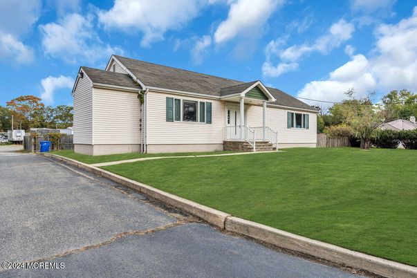 Backyard, Exterior, Facade, Cape Cod