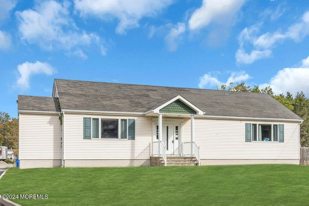 Exterior, Facade, Cape Cod