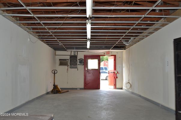 Empty room, Interior, Wooden Beams