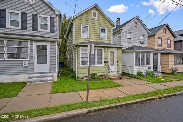 Exterior, Facade, Rowhouse