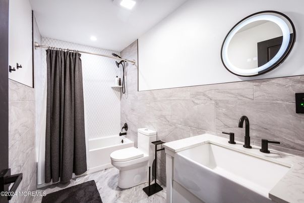 Bathroom, Interior, Marble, Marble Walls, Recessed Lighting