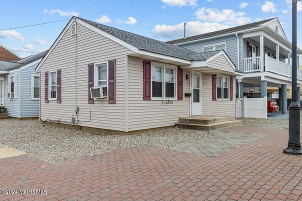Exterior, Facade, Cape Cod
