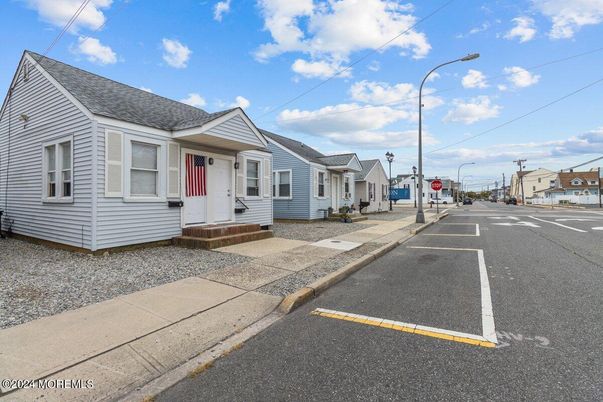 Exterior, Facade, Cape Cod