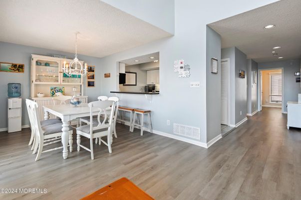 Chandelier, Dining room, Interior, Recessed Lighting, Wood Texture Flooring
