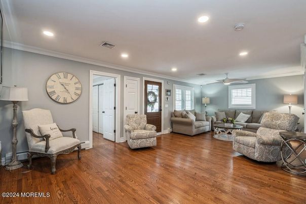 Interior, Living room, Recessed Lighting, Wood Texture Flooring