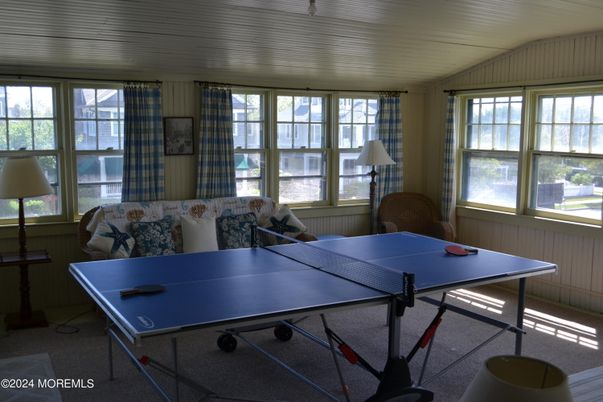 Game Room, Interior
