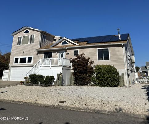 Attached, Exterior, Facade, Solar Panels, Queen Anne Victorian