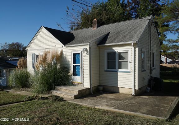 Exterior, Facade, Cape Cod