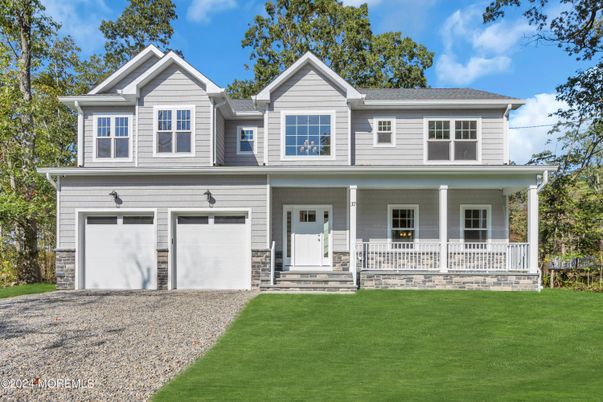 Attached, Exterior, Facade, Farmhouse