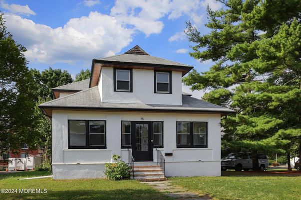 Exterior, Facade, American Foursquare
