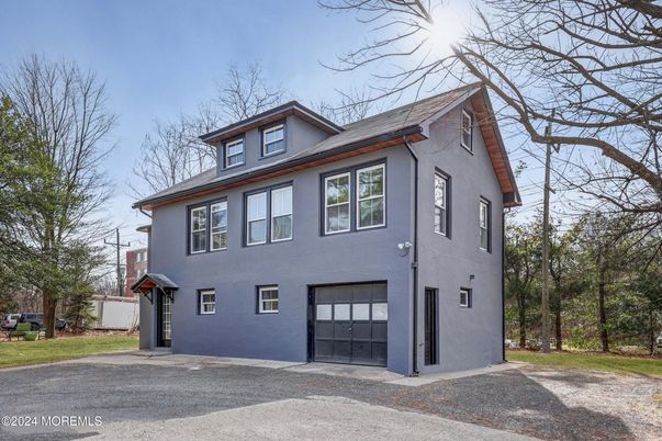 Attached, Exterior, Facade, American Foursquare