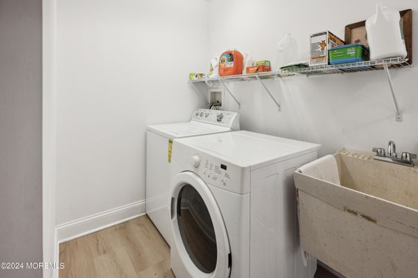 Interior, Washer, Wood Texture Flooring