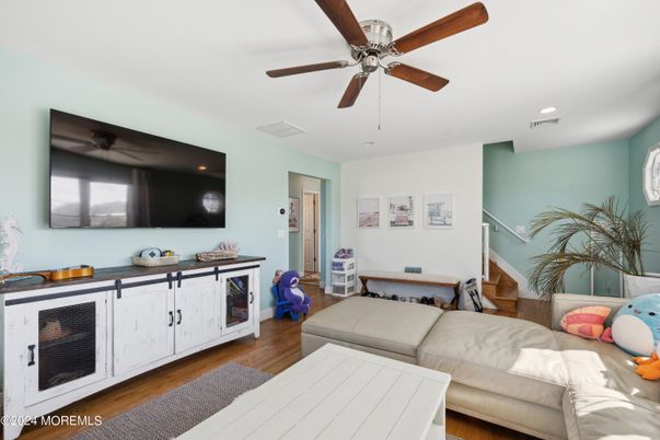 Bedroom, Interior, Living room, Recessed Lighting, Wood Texture Flooring